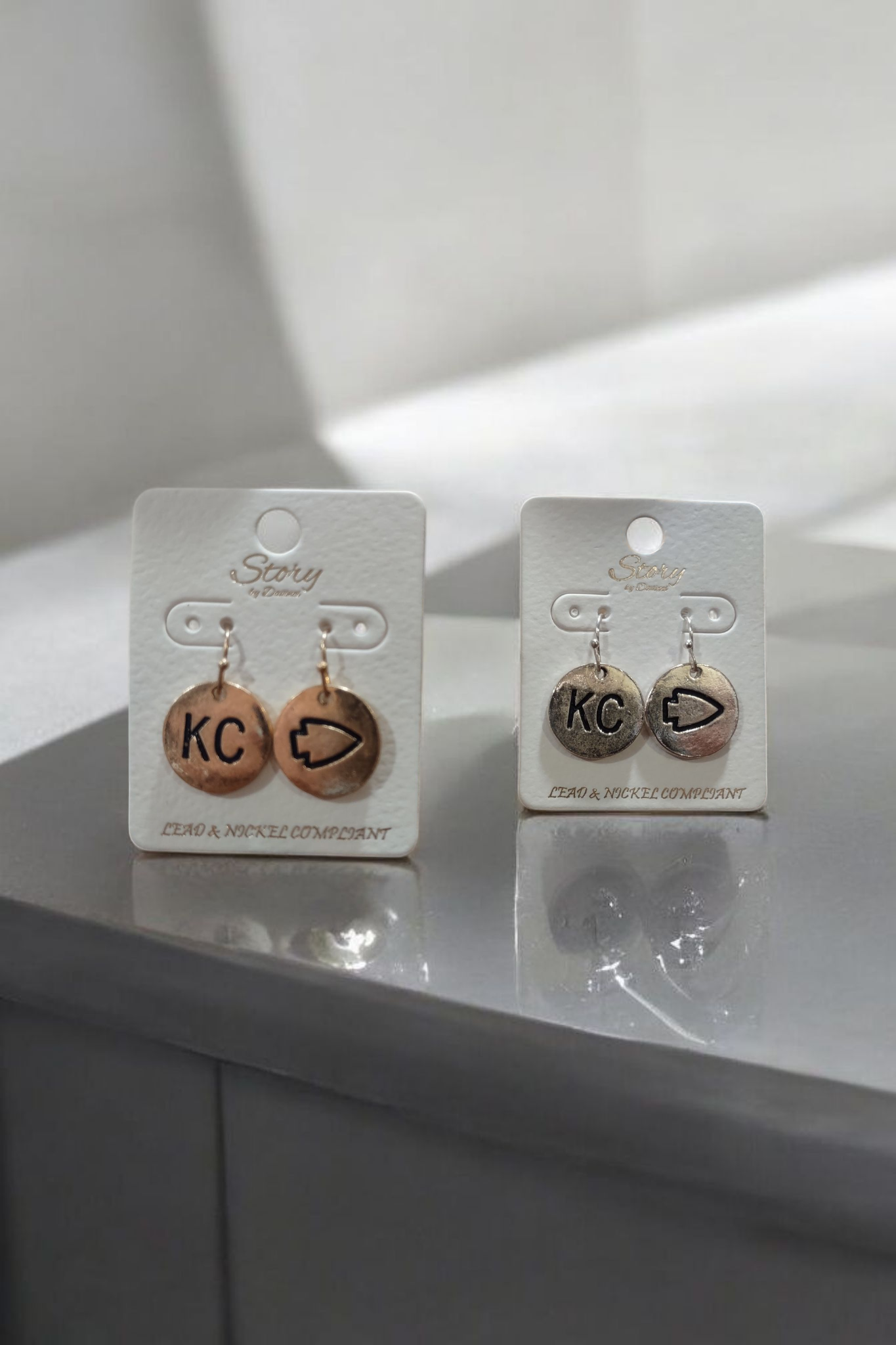 KC/Arrowhead Disc Earrings